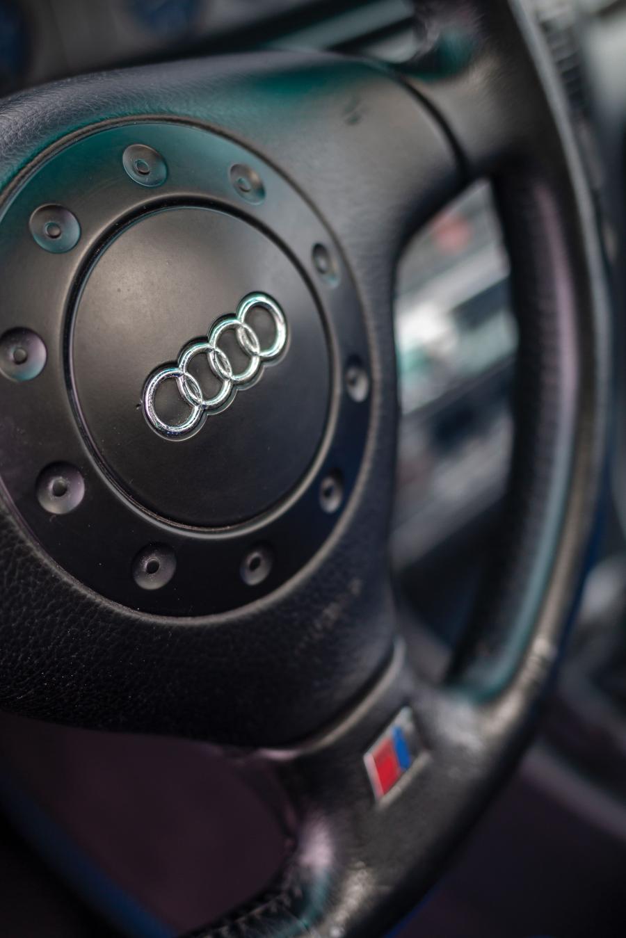 Детали интерьера Audi S6 Plus (4A, C4) 1996 года  (фото 6 из 58)